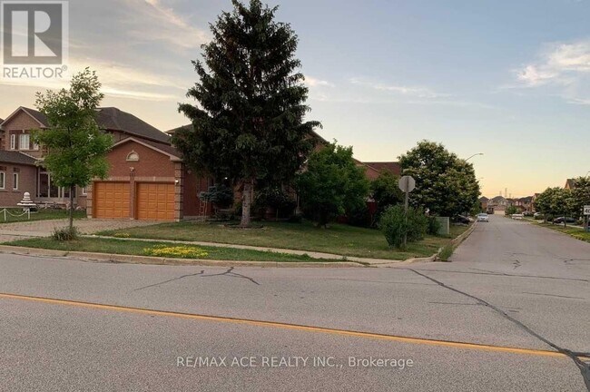 282 Highglen Ave in Markham, ON - Building Photo - Building Photo