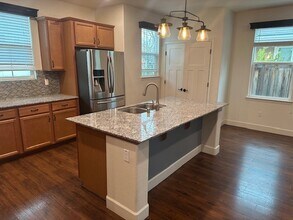 5617 Antique Rose Way in Riverbank, CA - Building Photo - Building Photo