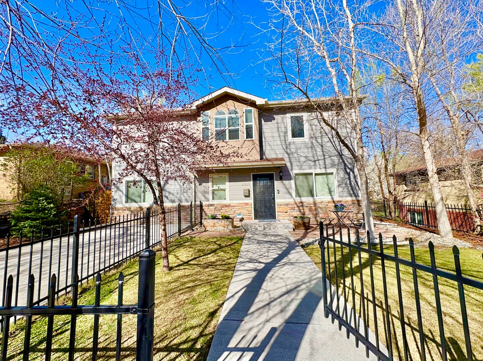 2525 S Pennsylvania St in Denver, CO - Building Photo