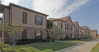 Talon I in Denton, TX - Building Photo