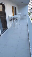 400 Golden Isles Dr in Hallandale Beach, FL - Building Photo - Building Photo