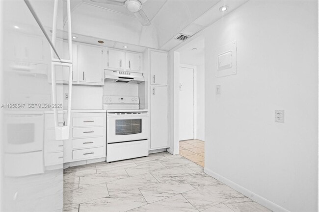 property at 1000 St Charles Pl