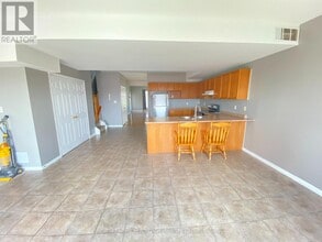 335 Edgehill Dr in Barrie, ON - Building Photo - Building Photo