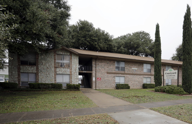 The Courtyard on Jefferson in Dallas, TX - Building Photo - Building Photo