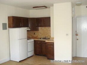 1223 Beacon St in Brookline, MA - Building Photo - Building Photo