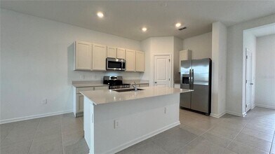 325 Sol Vis Dr in Dundee, FL - Building Photo - Building Photo