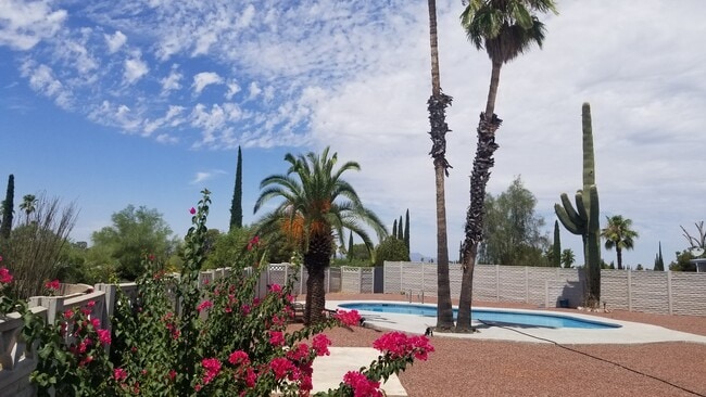 9412 E Deer Trail Pl