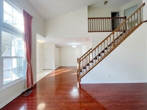 312 Spring Creek Cir in Schaumburg, IL - Building Photo - Building Photo