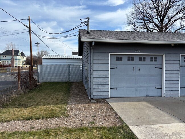 200-204 NE 7th St in Prineville, OR - Building Photo - Building Photo