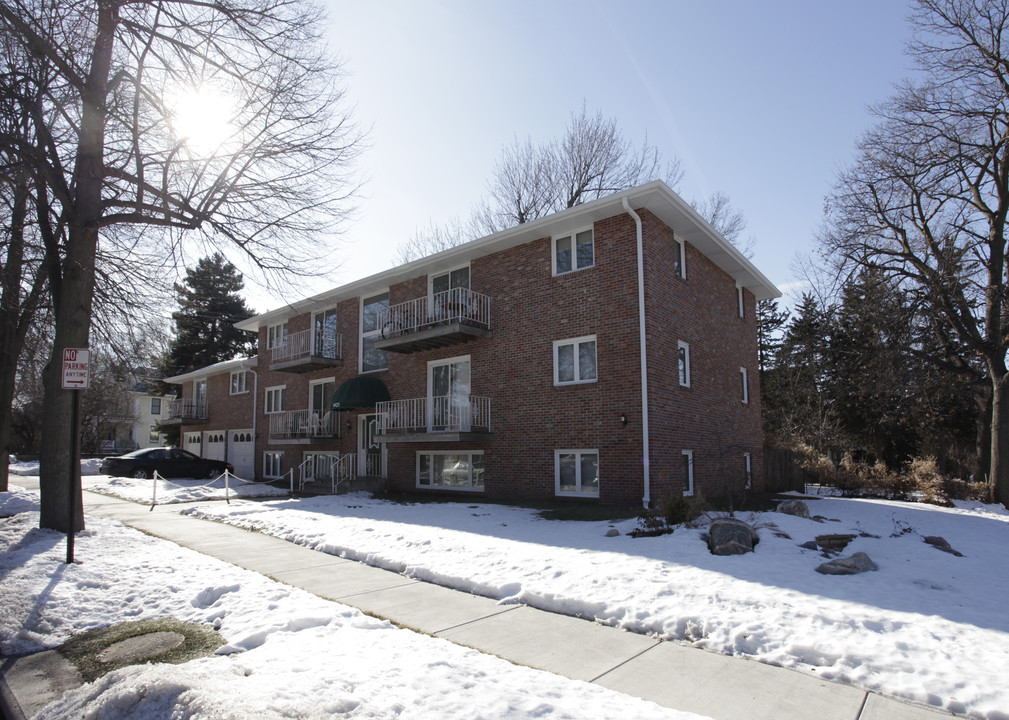 1401 S 20th St in Lincoln, NE - Foto de edificio