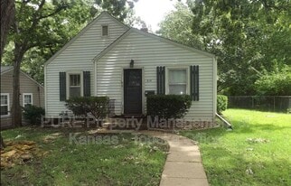 214 NW Broadmoor Ave in Topeka, KS - Building Photo