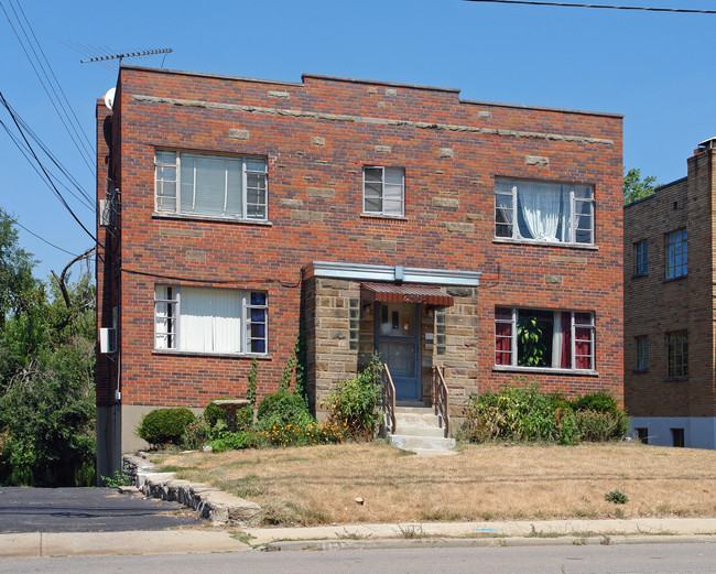 2584 Westwood Northern Blvd in Cincinnati, OH - Building Photo - Building Photo