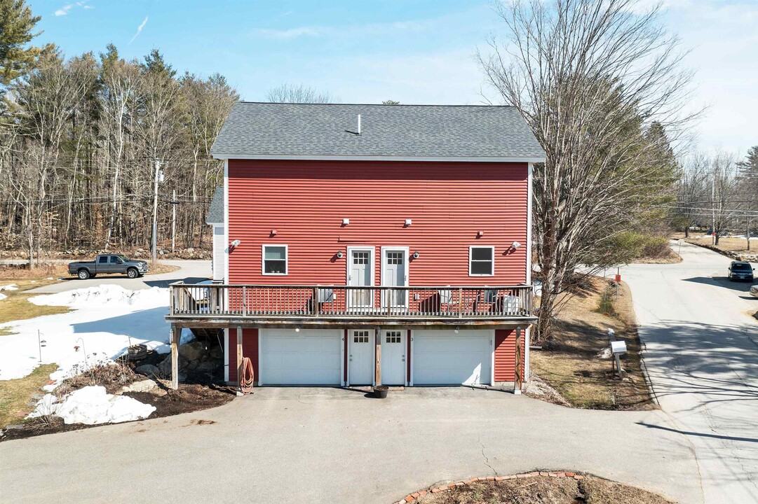 370 Stage Rd in Nottingham, NH - Building Photo