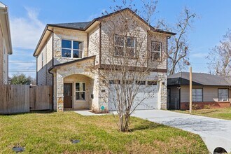 2211 Silverbonnet St in Houston, TX - Building Photo - Building Photo