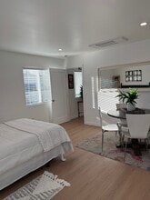 22105 1/2 Dolores St in Carson, CA - Foto de edificio - Building Photo