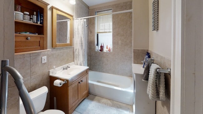 28 Alton Pl, Unit 3F in Brookline, MA - Foto de edificio - Building Photo
