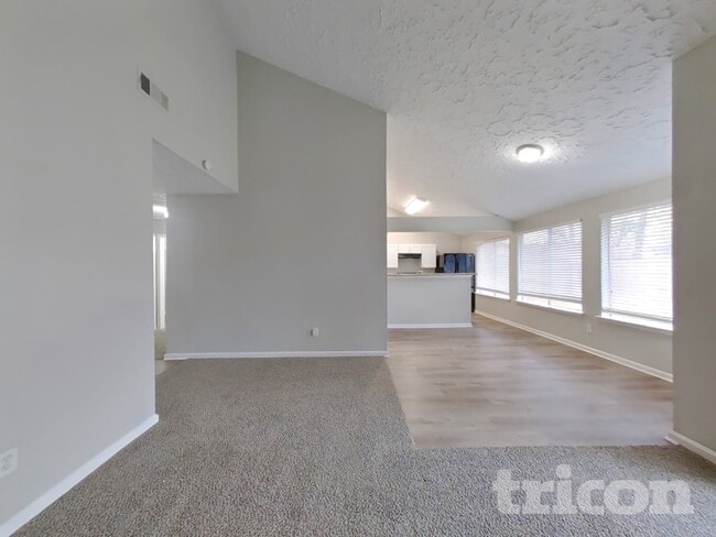 10919 Almond Grove in Humble, TX - Foto de edificio - Building Photo