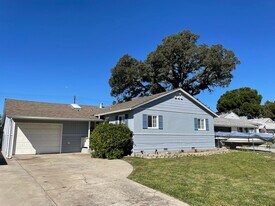 5757 San Ardo Way in North Highlands, CA - Building Photo