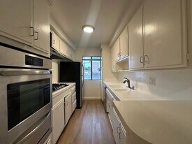 1432 N Fairfax Ave in Los Angeles, CA - Building Photo