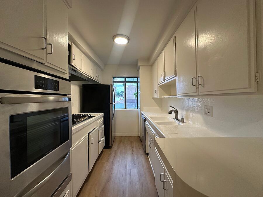 1432 N Fairfax Ave in Los Angeles, CA - Building Photo