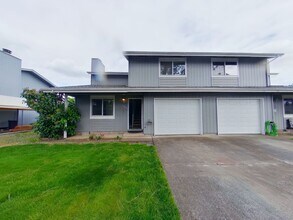 1455 R St-Unit -1455 in Springfield, OR - Building Photo - Building Photo