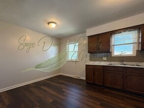 1037-1039 SW Kingscross Rd in Blue Springs, MO - Building Photo - Building Photo