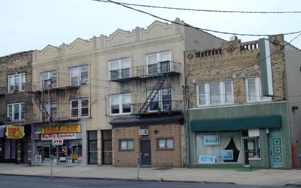 1097 Avenue C in Bayonne, NJ - Building Photo - Building Photo