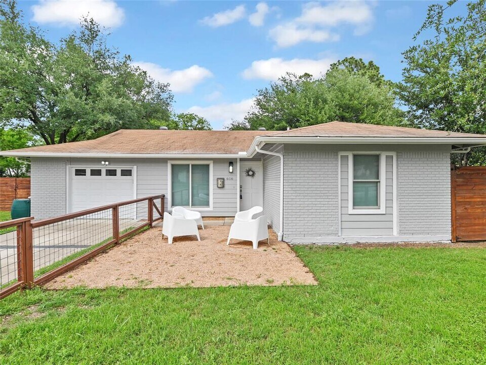 616 Long Bow Ln in Austin, TX - Building Photo
