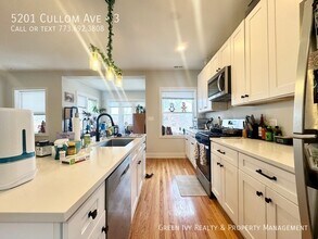 5201 W Cullom Ave in Chicago, IL - Building Photo - Building Photo