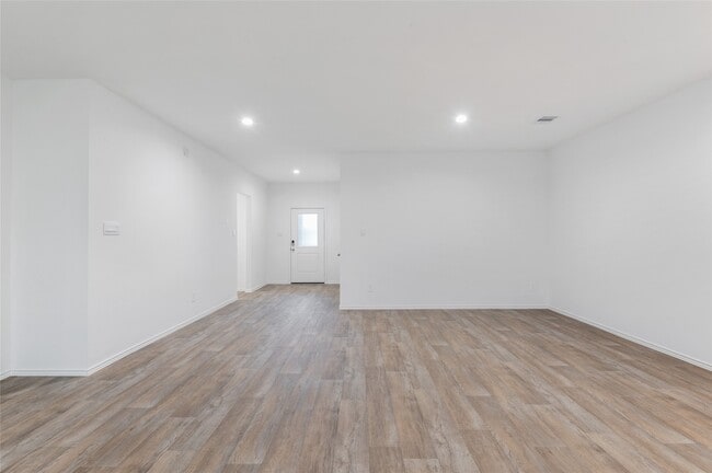property at 7418 Elm Lndg Ln