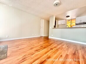 1225 N Cherokee Ave, Unit 207 in Los Angeles, CA - Foto de edificio - Building Photo