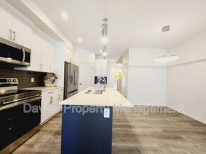 472 Edgemont Dr in Edmonton, AB - Building Photo - Building Photo