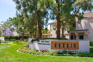 5548 Renaissance Ave in San Diego, CA - Building Photo