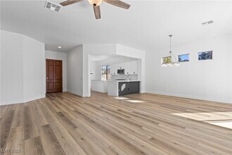 21 Douglas Grove Rd in Henderson, NV - Building Photo - Building Photo