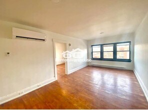 2807 Grand Ave in Des Moines, IA - Building Photo - Building Photo