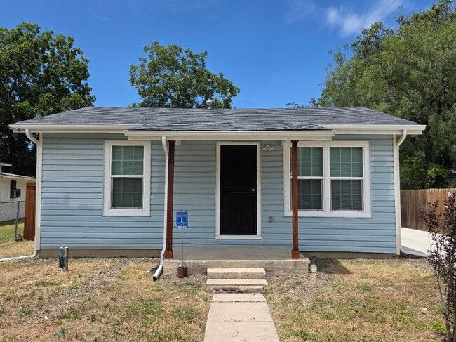 1725 Madrid St in San Antonio, TX - Building Photo - Building Photo