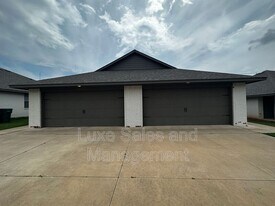 11416 N Lincoln Blvd