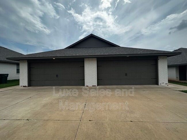 property at 11416 N Lincoln Blvd