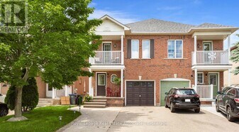 116 Lake Louise Dr in Brampton, ON - Building Photo