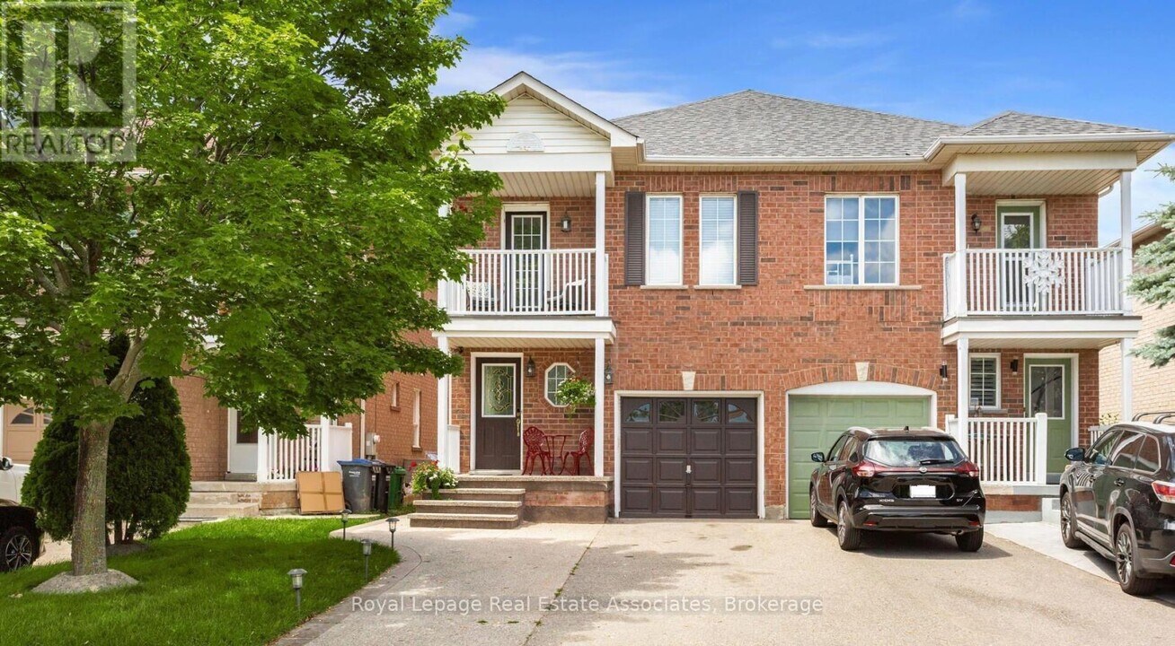 116 Lake Louise Dr in Brampton, ON - Building Photo
