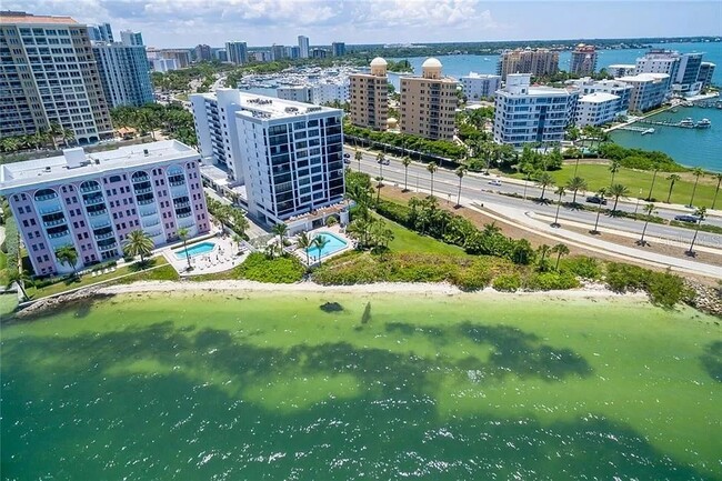 11 Sunset Dr, Unit 806 in Sarasota, FL - Foto de edificio - Building Photo