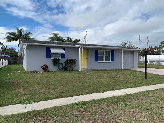 2215 Pamela Dr in Holiday, FL - Building Photo - Building Photo