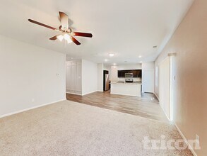 404 Willow Creek Dr, Unit C in Glenn Heights, TX - Foto de edificio - Building Photo