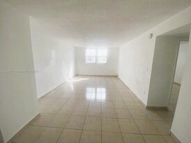 666 W 81st St in Hialeah, FL - Building Photo