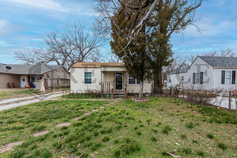 563 S All Hallows St in Wichita, KS - Building Photo