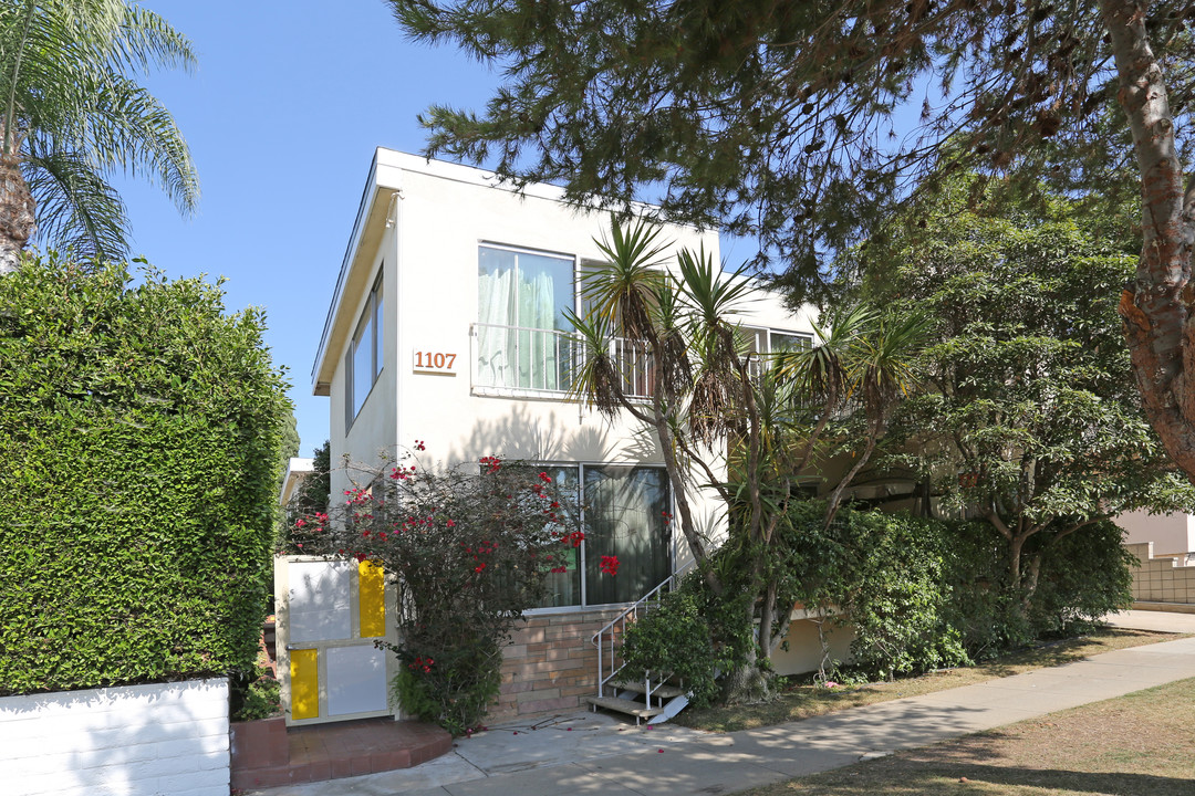 1107 California Ave in Santa Monica, CA - Building Photo