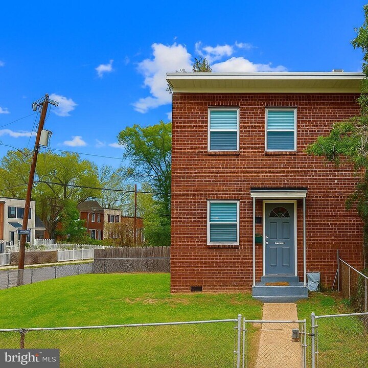 3611 Edison St in Alexandria, VA - Building Photo