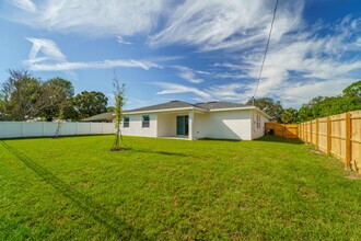 1913 SW Beauregard St in Port St. Lucie, FL - Building Photo - Building Photo