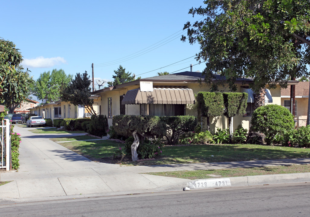 4729-4731 Live Oak St in Bell, CA - Foto de edificio