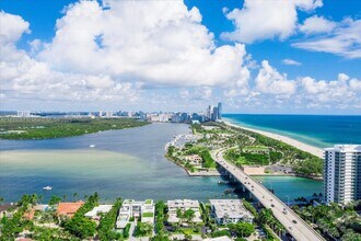 286 Bal Bay Dr in Bal Harbour, FL - Building Photo - Building Photo